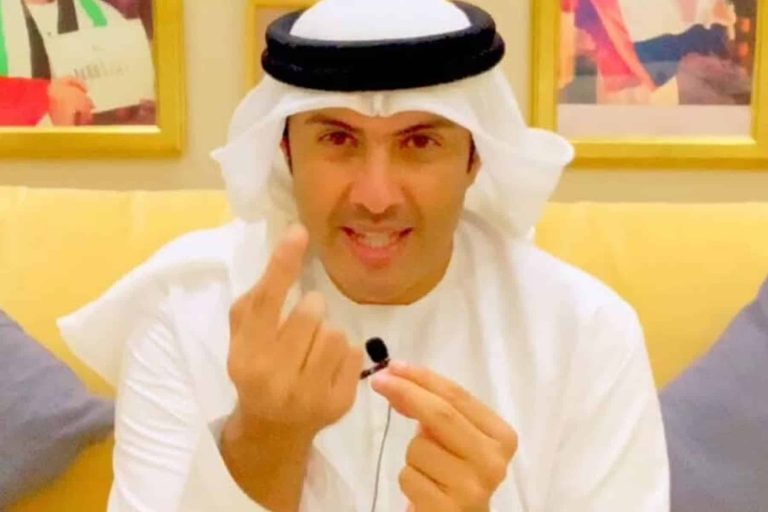 المذيع الإماراتي يقبل حذاء بن زايد watanserb.com