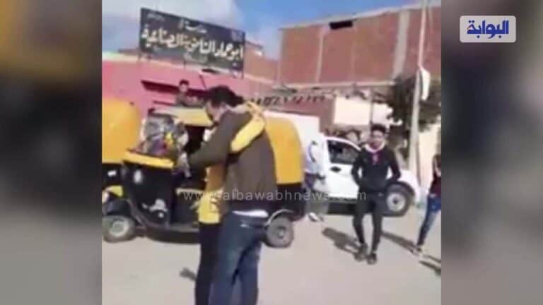 فيديو لفعل فاضح بين شاب وخطيبته في الشارع يُشعل مصر! شاب احتضن خطيبته watanserb.com