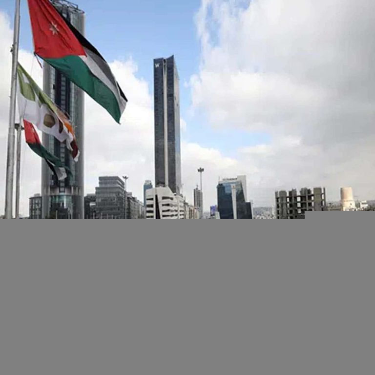 هروب مواطن أردني من الشرطة على حصان في حظر التجول هروب مواطن أردني watanserb.com