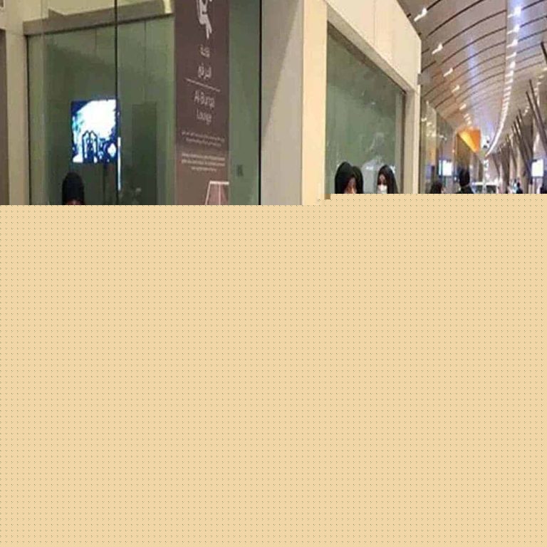بحرينيات عالقات في مطار مسقط watanserb.com