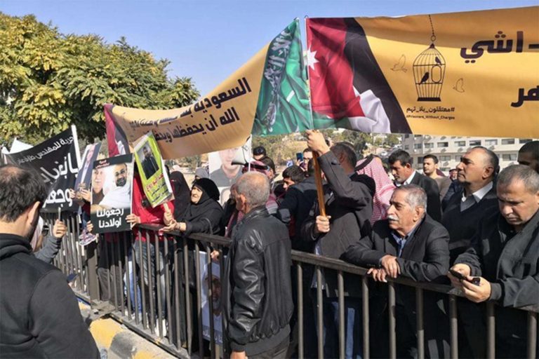 محاكمة فلسطينيين وأردنيين watanserb.com