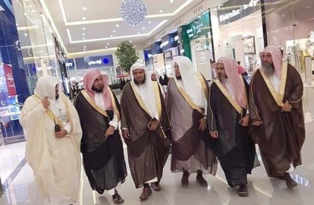 حتى يستمتع “ابن سلمان” بحفلة “تامر” و”حماقي”.. مناقشة قرار جديد لإلغاء هيئة “الأمر بالمعروف والنهي عن المنكر”! هيئة الامر بالمعروف watanserb.com