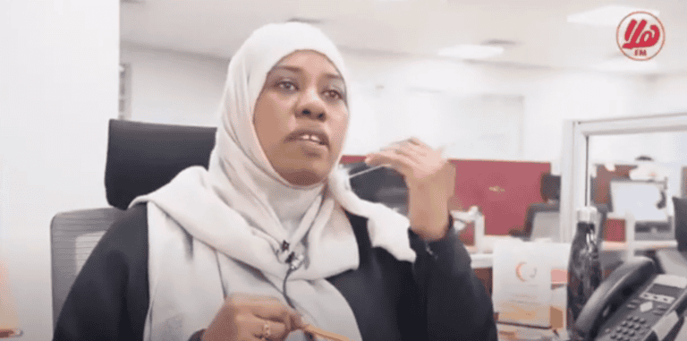 لماذا بكت هذه الموظفة بوزارة الصحة في سلطنة عمان أمام الكامير watanserb.com