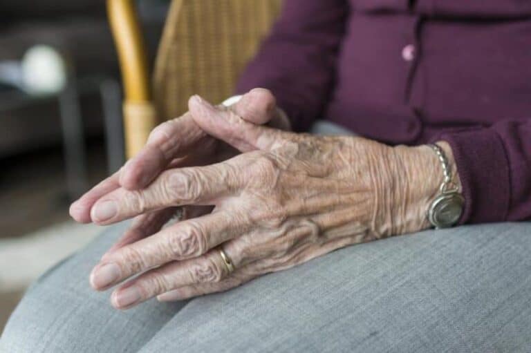 بجوار مسجد .. موت عجوز أثناء اغتصابها من قِبَل شاب مصري اغتصاب مسنة watanserb.com