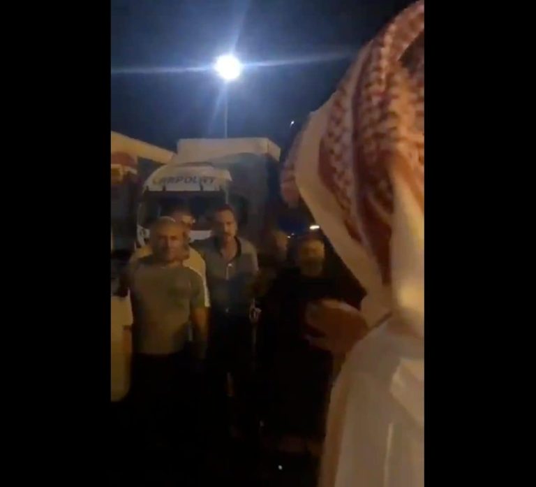 هذا ما فعله أمير سعودي مع أتراك عالقين في المملكة! هذا ما فعله أمير سعودي مع أتراك عالقين في المملكة!