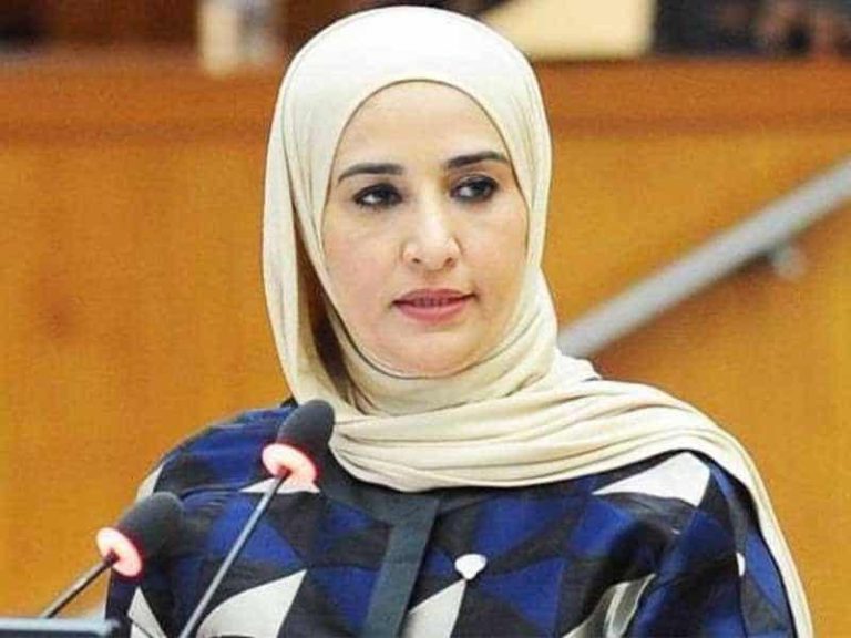 الوزيرة الكويتية مريم العقيل