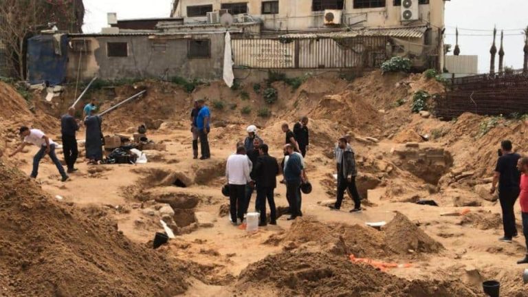 تجريف مقبرة إسلامية عثمانية بمدينة يافا