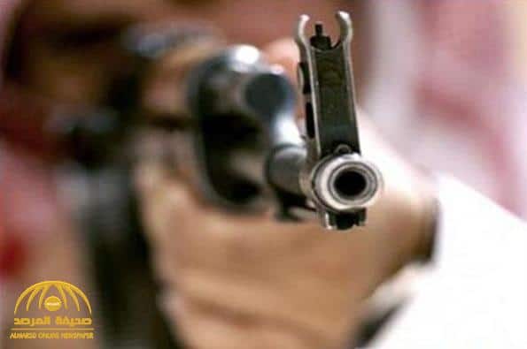 فلتان أمني يهزّ السعودية .. مسلح يرتكب مذبحة مروّعة بحقّ عائلة ويختفي عن الأنظار! جريمة هزت قرية الجرف شمال محافظة رجال ألمع