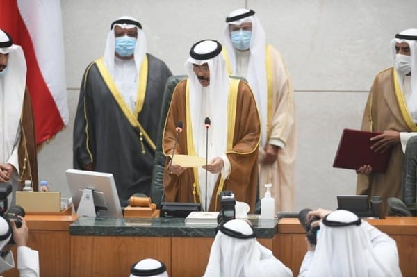 “سياسة الشيخ صباح نبراساً لنا”.. “شاهد” أول تصريح لـ الشيخ نواف الأحمد بعد أداءه اليمين الدستورية أمير الكويت الجديد نواف الأحمد watanserb.com