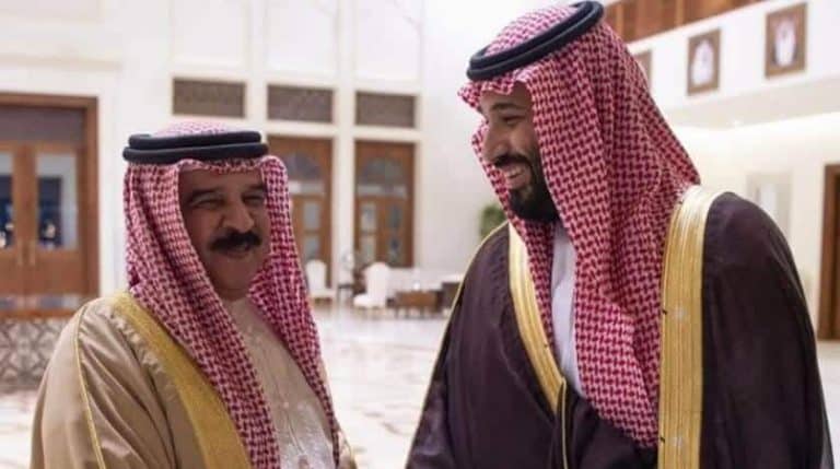 السعودية غارقة في التطبيع مع الاحتلال.. الإعلان الرسمي “شكليات” وانبطاح البحرين بأمر مباشر من الرياض التطبيع سعودية والبحرين watanserb.com