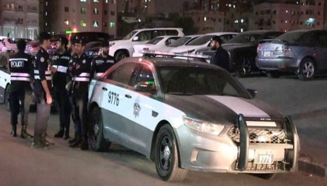 الشرطة الكويتية تبحث عن 3 نساء وشاب بعدما فعلوا هذا الأمر مع سيدة وهربوا وتركوها على الرصيف! الشرطة الكويتية watanserb.com