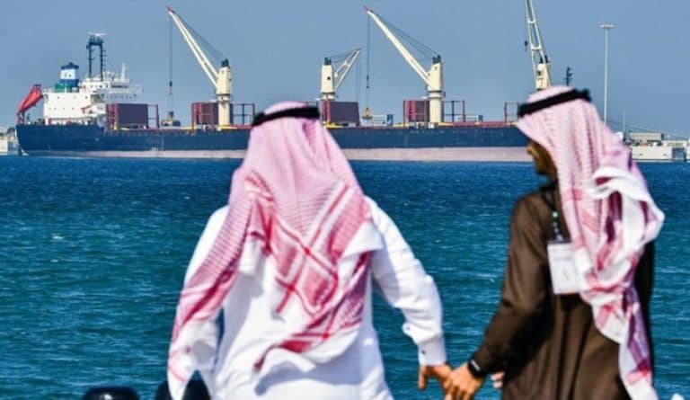 “ضربة مزدوجة” للاقتصاد السعودي وبيانات حكومية تكشف عن “كارثة” لم تكن ضمن حسابات الديوان بالمرة النفط السعودي watanserb.com
