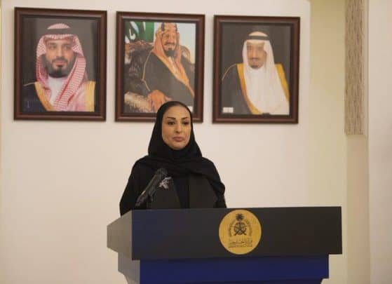 الرجال المحيطين به لم ينفعوه.. “شاهد” ابن سلمان قرر الاعتماد على النساء لتجميل صورته القبيحة آمال بنت يحيى المعلمي watanserb.com