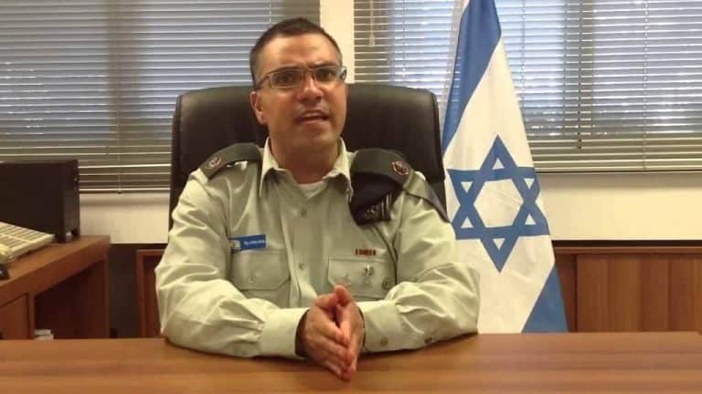 بعد أن صوروا المقاومين الفلسطينيين بالإرهابيين.. أفيخاي أدرعي يشيد بتحالف “ابن سلمان” لمكافحة الإرهاب أفيخاي أدرعي يحتفي بالكاتبة مريم الكعبي watanserb.com