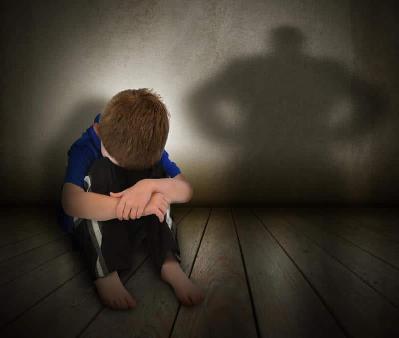 يجب أن تحقق التوازن بين اهتمامك لطفلك وكيفية تنمية شخصيته