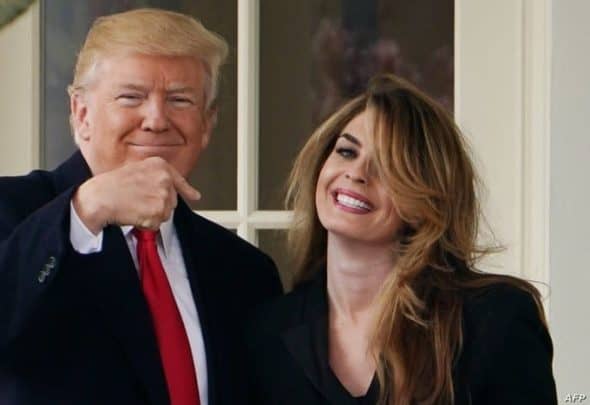 “شاهد” طبيبة أمريكية تكشف: هذه الأسباب تضع ترامب في دائرة الخطر بعد إصابته بكورونا ترامب ومستشارته المقربة هوب هيكس watanserb.com