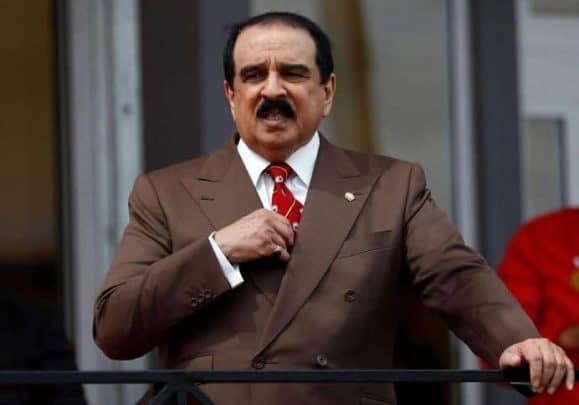 ملك البحرين “شرب الخازوق” بعد أن خلع سرواله وهذا ما قاله عن مبادرة السلام العربية جراء غضب شعبه ملك البحرين حمد بن عيسى watanserb.com