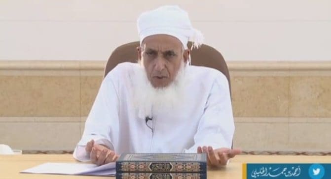 بيان ناري جديد لمفتي سلطنة عُمان بعد هجوم واسع عليه من دول مجاورة وهذا ما قاله عن “المارقين” دعاء الشيخ أحمد بن حمد الخليلي مفتي سلطنة عمان watanserb.com