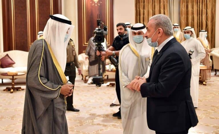 ضغوط السعودية والإمارات فشلت.. أمير الكويت الجديد يحدد موقفه صراحة من التطبيع وهذا ما قاله رئيس الوزراء الفلسطيني وأمير الكويت نواف الأحمد watanserb.com