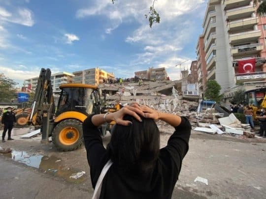 أردوغان يعلم عيال زايد الكرامة ويرفض عرضاً إسرائيلياً لإرسال فرق انقاذ إلى تركيا: موتوا بغيظكم زلزال ازمير حادث إزمير watanserb.com