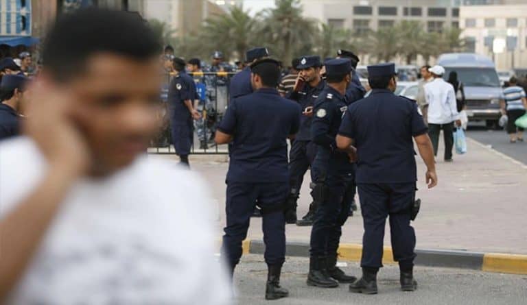 لم يخجلوا من أيّ أحد .. فيديو لشاب وفتاة يمارسان الجنس في الشارع العام يهزّ الكويت! ضبط شاب وفتاة مارسوا الجنس في الشارع العام بالكويت فعل فاضح watanserb.com