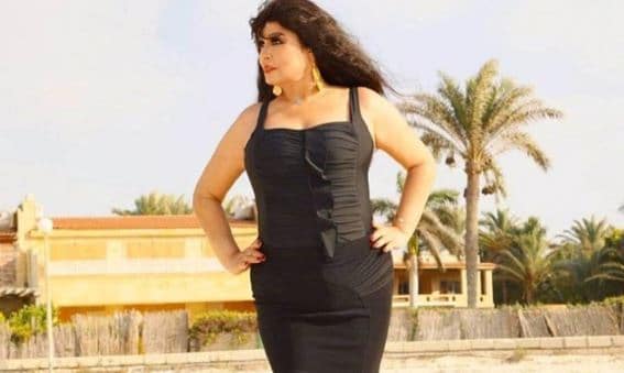 “شاهد” فيفي عبده بملابس شفافة في وضع مثير من غرفة نومها.. تتحدى الزمن لتثبت أنها ما زالت مغرية! فيفي عبده watanserb.com