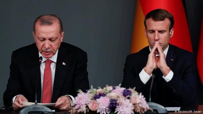 ماكرون و أردوغان - شارلي إيبدو watanserb.com