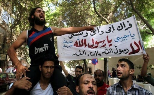 دار الإفتاء الأردنية تدعو جميع المسلمين للدفاع عن الرسول الكريم بعدما أصاب علماء الحرمين الخرس مظاهرات ضد الاساءة للنبي watanserb.com