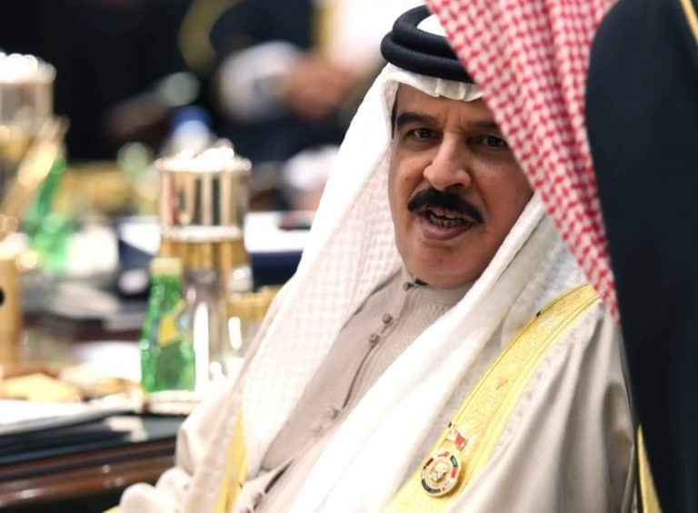 هندرسون: سياسات مضامير السباق الخطرة في البحرين ملك البحرين watanserb.com