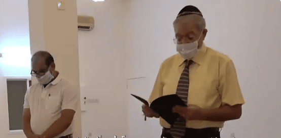 “شاهد” ملك البحرين بعد خلع سرواله يحيى ذكرى المحرقة في المنامة والأضواء تشعل “ليلة الكريستال”! ليلة الكريستال watanserb.com
