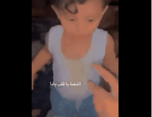 “اشفط ياقلب بابا”.. “شاهد” سعودي يُجبر طفله على أمر لا يتصوره عقل وهذا مافعله وأثار موجة غضب! سعودي يعطي طفله سيجارة watanserb.com