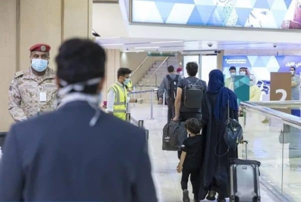 أمن ابن سلمان يحتجز ركاب طائرة تركية في مطار الملك خالد .. حققوا معهم وسألوهم هذه الأسئلة! اخضاع ركاب طائرة تركية في مطار الملك خالد للتحقيق watanserb.com