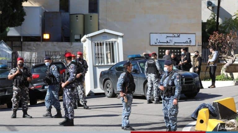 “شاهد” سجناء لبنانيون يفرون من سجن بعبدا وكاميرات مراقبة ترصد المشهد الهوليودي الذي انتهى بمقتل 6 منهم! الشرطة أمام خفر قصر العدل-سجناء لبنانيون watanserb.com