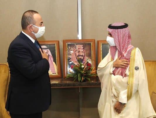 بعد تودد الملك سلمان لـ أردوغان .. هذا ما جرى بين وزيري خارجية تركيا والسعودية في العاصمة النيجيرية وزيرا خارجية تركيا والسعودية- السعودية وتركيا العاصمة النيجيرية watanserb.com