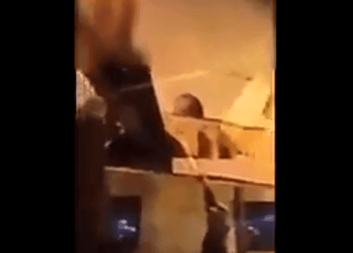“شاهد” فلسطينيون غاضبون يمزقون صورة قاسم سليماني بعد أن تم رفعها في قطاع غزة تمزيق صورة قاسم سليماني watanserb.com
