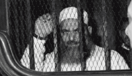 السيسي اعتقل مالك محلات “التوحيد والنور” بسبب “علامة الصلاة” وحفظ بعض القرآن كشرط للتعيين بسلسلته سيد رجب السويركي التوحيد والنور watanserb.com