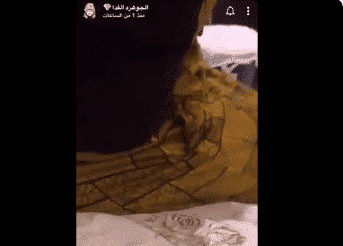 “كأنكِ تعرضين مؤخرتك على المتابعين”.. “شاهد” ماذا فعلت والدة السعودية الجوهرة الفدا عندما أرادت ابنتها الظهور بالمكياج صورة من الفيديو watanserb.com