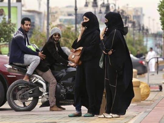 بعد سماح “ابن سلمان” بالاختلاط.. عملية تحرش جماعي في جده تشعل غضب السعوديين متحرش البوليفارد .. مقطع يثير ضجة في السعودية watanserb.com