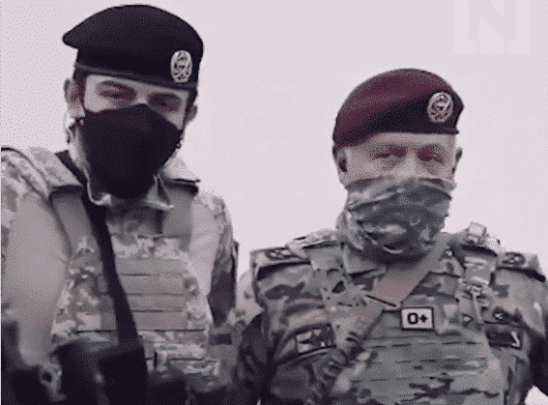 ظهر مدججاً بالسلاح وأطلق عشرات الاعيرة النارية.. “شاهد” العاهل الأردني وولي عهده يخوضان معركة حقيقية ملك الأردن ونجله watanserb.com
