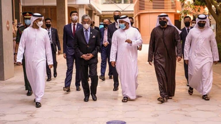 مصادر خليجية تكشف رعب ابن زايد من بايدن ولهذا السبب استدعى ملك ماليزيا لإنقاذ شقيقه الصندوق السيادي watanserb.com