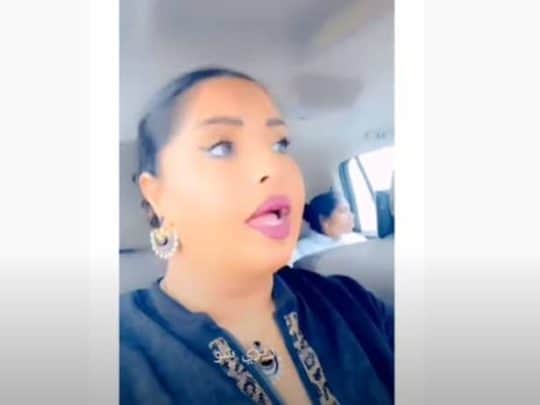 “شاهد” الفنانة الكویتیة هيا الشعیبي تفضح سائقها وما فعله مع الخادمات وتطرده من منزلها! هيا الشعيبي تفضح سائقها وتطرده- هيا الشعیبي watanserb.com