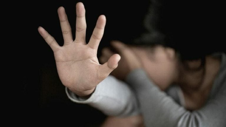 أب أردني يهتك عرض طفلته 300 مرة وحكم بسجنه 7 سنوات ونصف watanserb.com