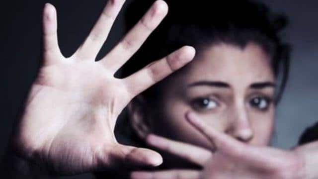 موظف مصري “عديم حياء” لم يقاوم جمال جليسة أطفاله فاغتصبها أمامهم لمدة 40 دقيقة! اغتصاب جليسة اطفال watanserb.com