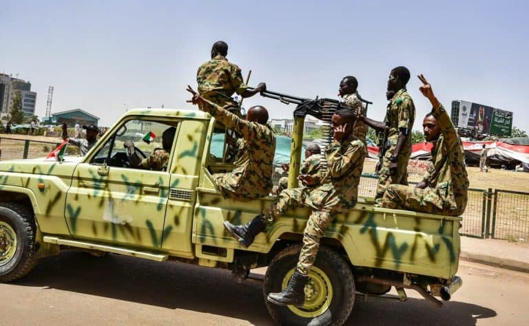 ما الذي يجري في السودان ؟!.. حشود عسكرية إرتيرية مدججة تبدأ بالتحرك لمساندة الإثيوبيين حشود عسكرية إرتيرية تبدأ بالتحرك لمساندة اثيوبيا watanserb.com
