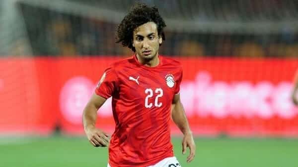 عمرو وردة يخرج عن صمته ويقول: “اعتذرت عشان أرجع ألعب .. ومغلطش وكنت أرجل واحد في المنتخب المصري” اللاعب المصري عمرو وردة watanserb.com