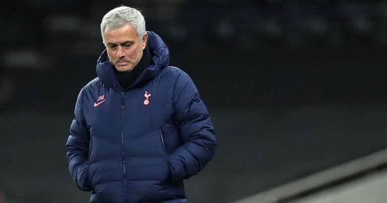 مورينيو يشن هجوماً ضد لاعبي ” توتنهام” بعد تعثرهم أمام ” فولهام” بالتعادل الإيجابي في دوري “البريميرليج” المدرب البرتغالي جوزيه مورينيو watanserb.com