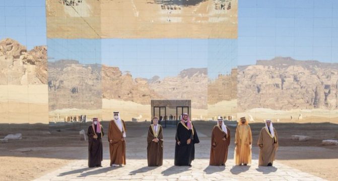 وزير خارجية قطر يعلن طي صفحة الخلاف الخليجي والشكر موصول لـ أمير الكويت على جهوده جانب من قمة العلا watanserb.com