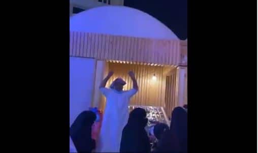 “نعلنها ببلاش لعيون قطر”.. كاميرا وثقت ردة فعل سعودي من الأحساء احتفالاً بالمصالحة سعودي من الاحساء يحتفل بالمصالحة watanserb.com