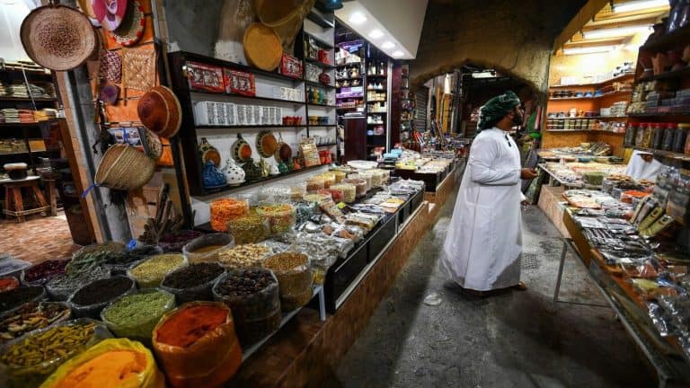 تقرير خطير عن عودة سلطنة عُمان لأسواق الدين وصمت من جانب وزارة المالية سلطنة عمان watanserb.com