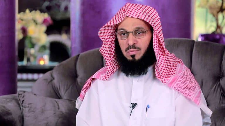 عائض القرني يدعو الناس للزهد ويثير جدلاً بما فعله مع رجل الأعمال علي العمري! عائض القرني يقيم وليمة ضخمة watanserb.com
